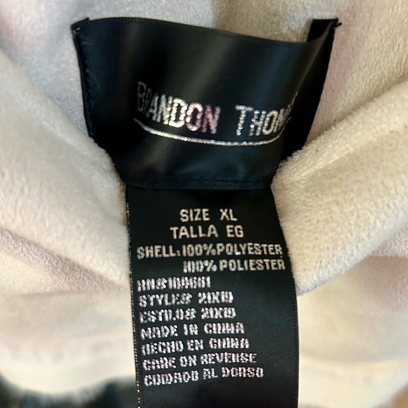 Women’s reversible luxury faux shearling jacket. - Picture 5 of 5